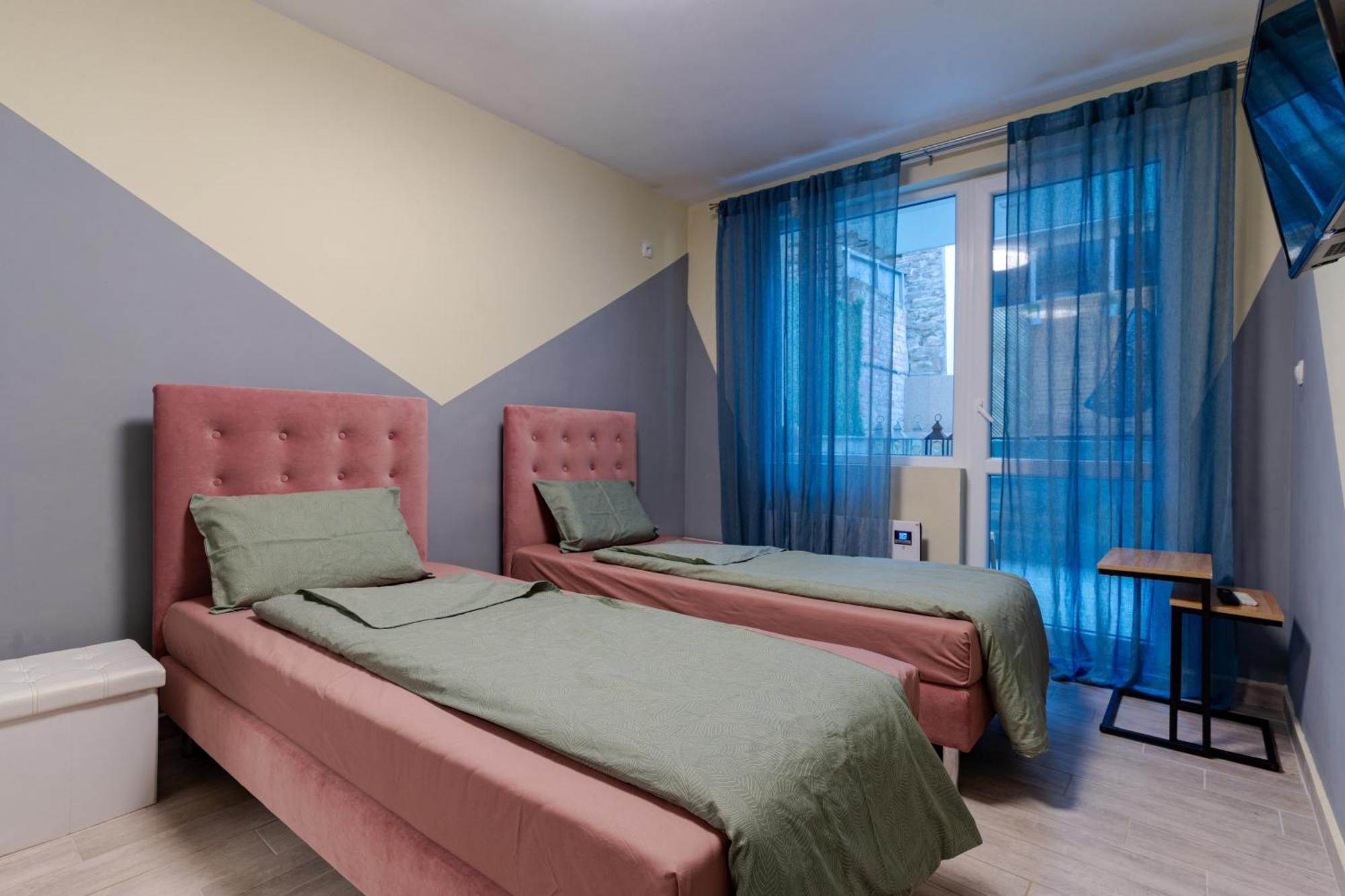 Mirela Guest Apartment فيليكو ترنوفو المظهر الخارجي الصورة